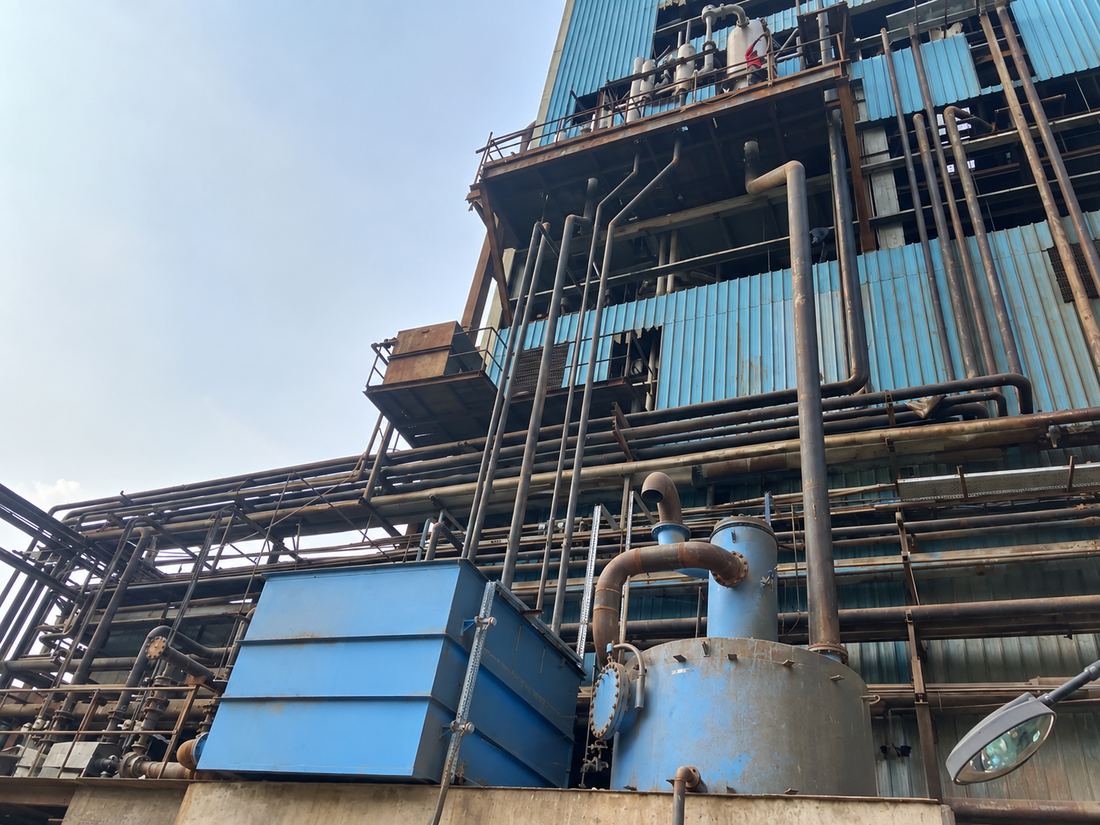 Hotwell coldwell interconnecting piping